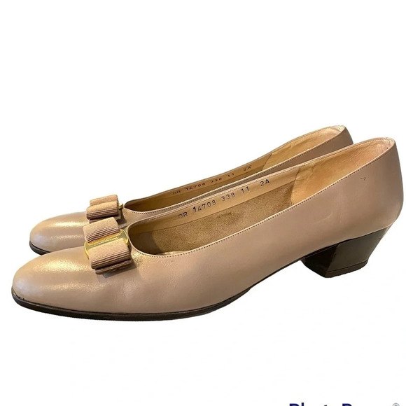 Salvatore Ferragamo Vara Bow Leather Pumps size 11 - Picture 13 of 13